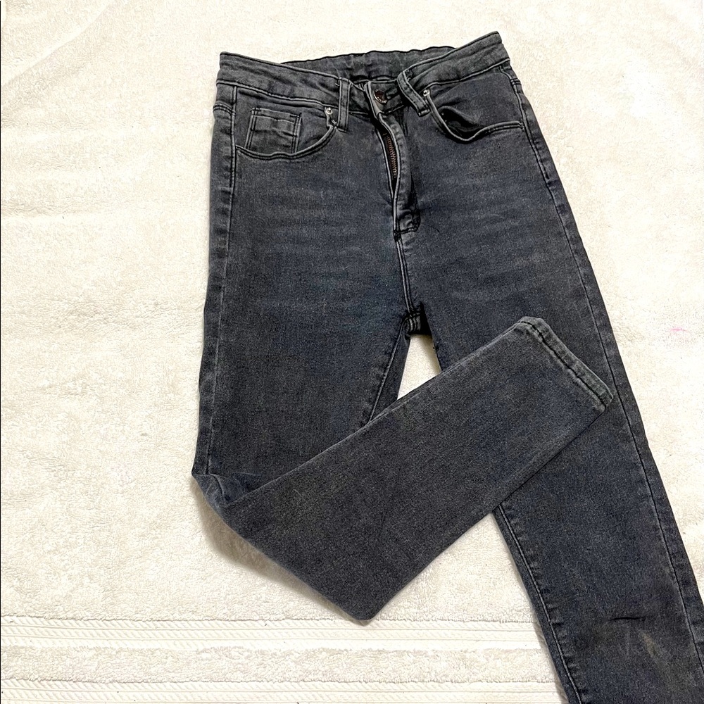 Black-wash skinny jeans